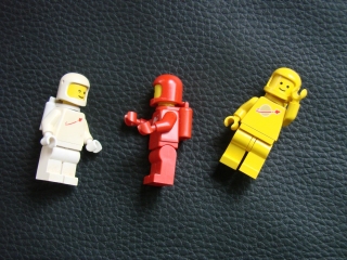 Originalbild zum Tauschartikel LEGO Minifigur Astronaut 3 Stück bunt