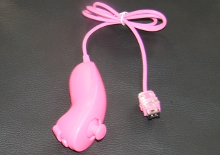 Originalbild zum Tauschartikel Wii Fernbedienung Nunchuk pink rosa