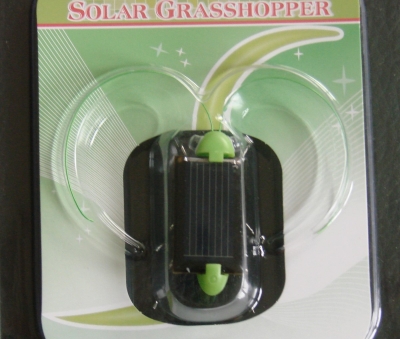 Originalbild zum Tauschartikel grüner Solar Roboter Solar Grashüpfer